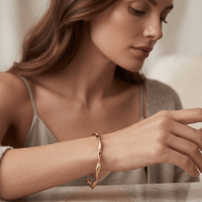 Veloura Sculpt Bangle